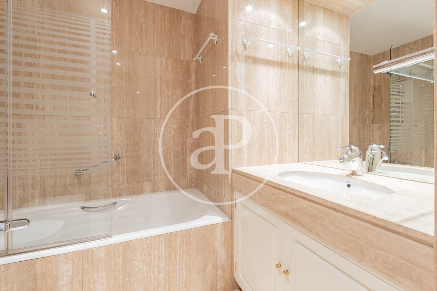 3 bedroom Apartment for rent in Madrid city with garage - € 5,500 (Ref: 10177095)