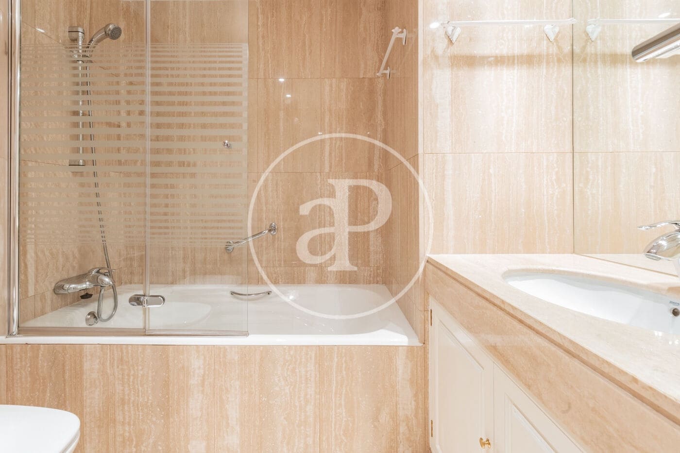 3 bedroom Apartment for rent in Madrid city with garage - € 5,500 (Ref: 10177095)