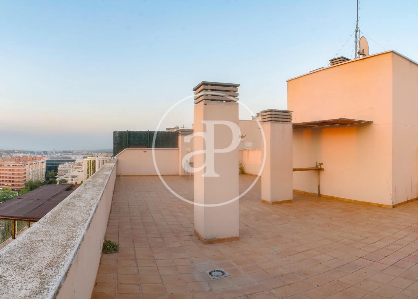 Ático de 4 habitaciones en Madrid ciudad en venta con piscina garaje - 1.097.000 € (Ref: 10177096)