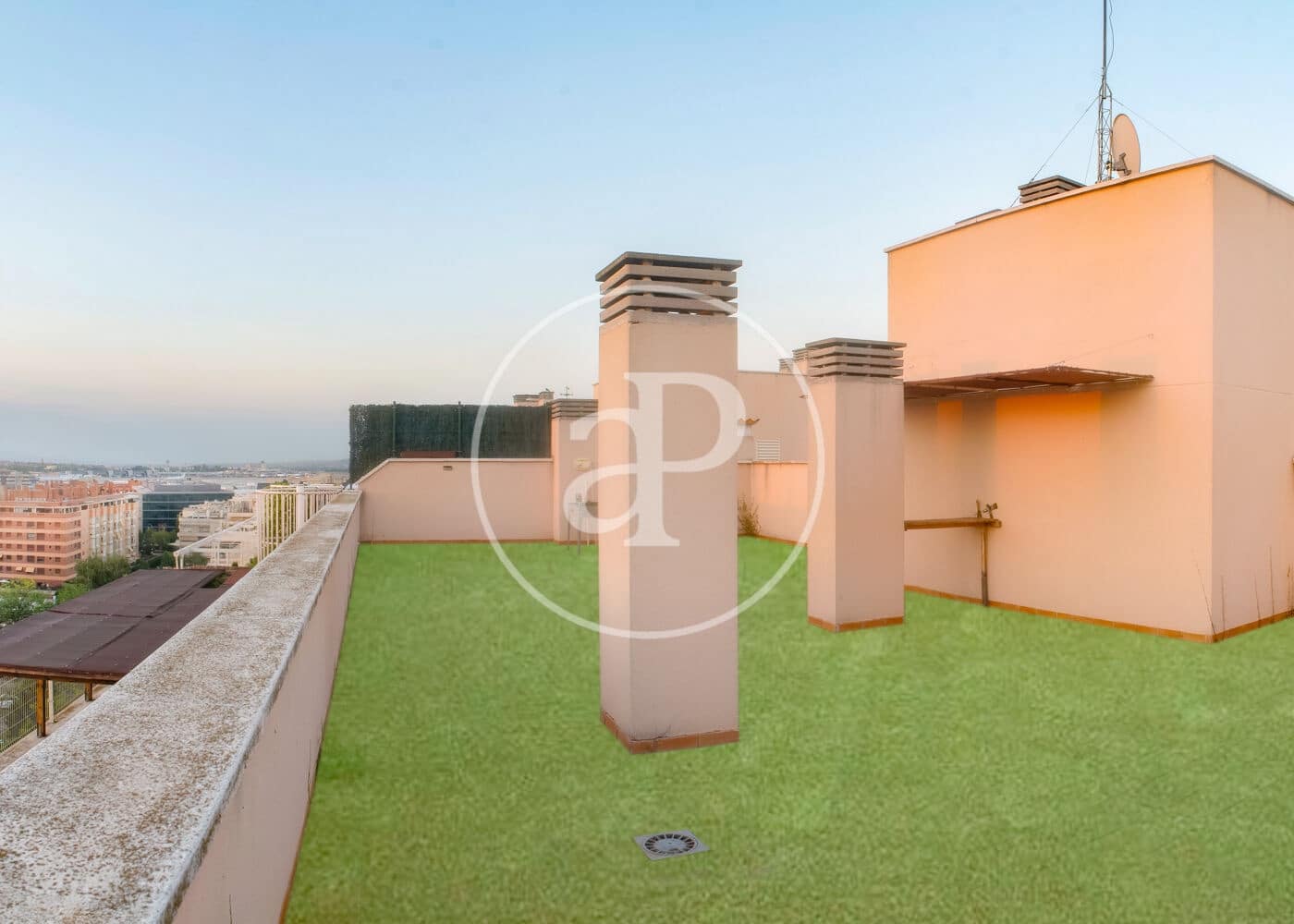 Ático de 4 habitaciones en Madrid ciudad en venta con piscina garaje - 1.097.000 € (Ref: 10177096)