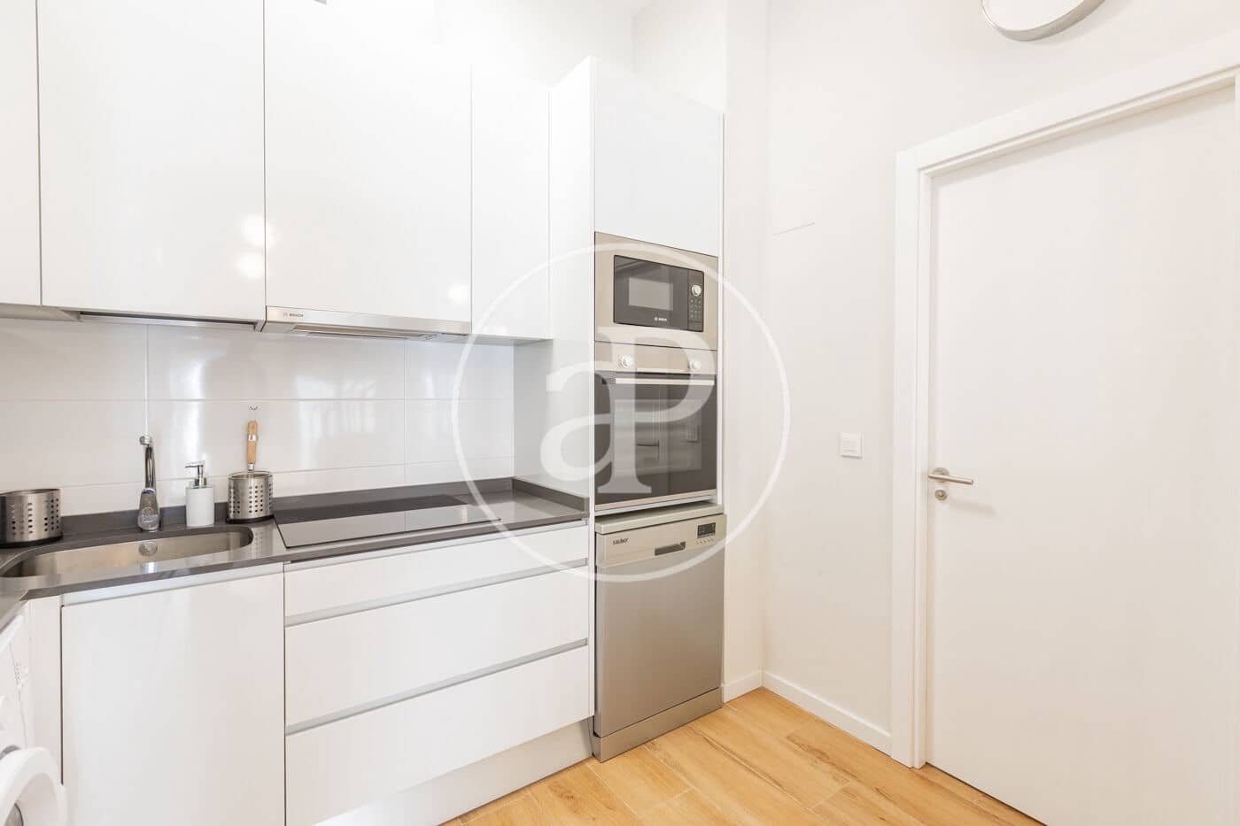 1 slaapkamer Villa te koop in San Sebastian de los Reyes met zwembad garage - € 550.000 (Ref: 10177101)