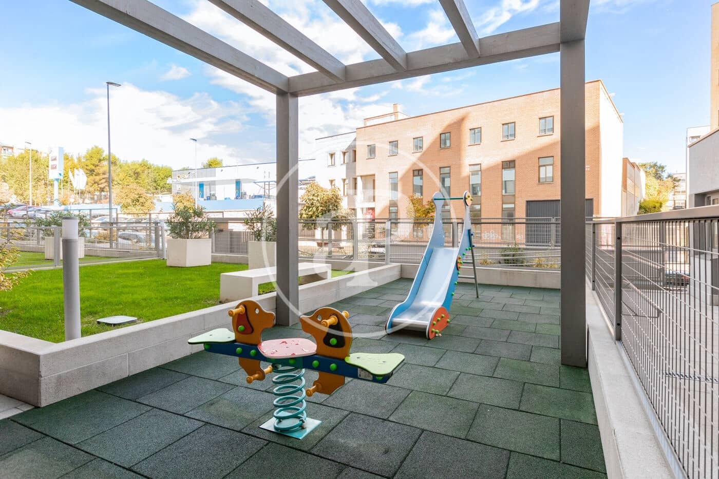 1 slaapkamer Villa te koop in San Sebastian de los Reyes met zwembad garage - € 550.000 (Ref: 10177101)