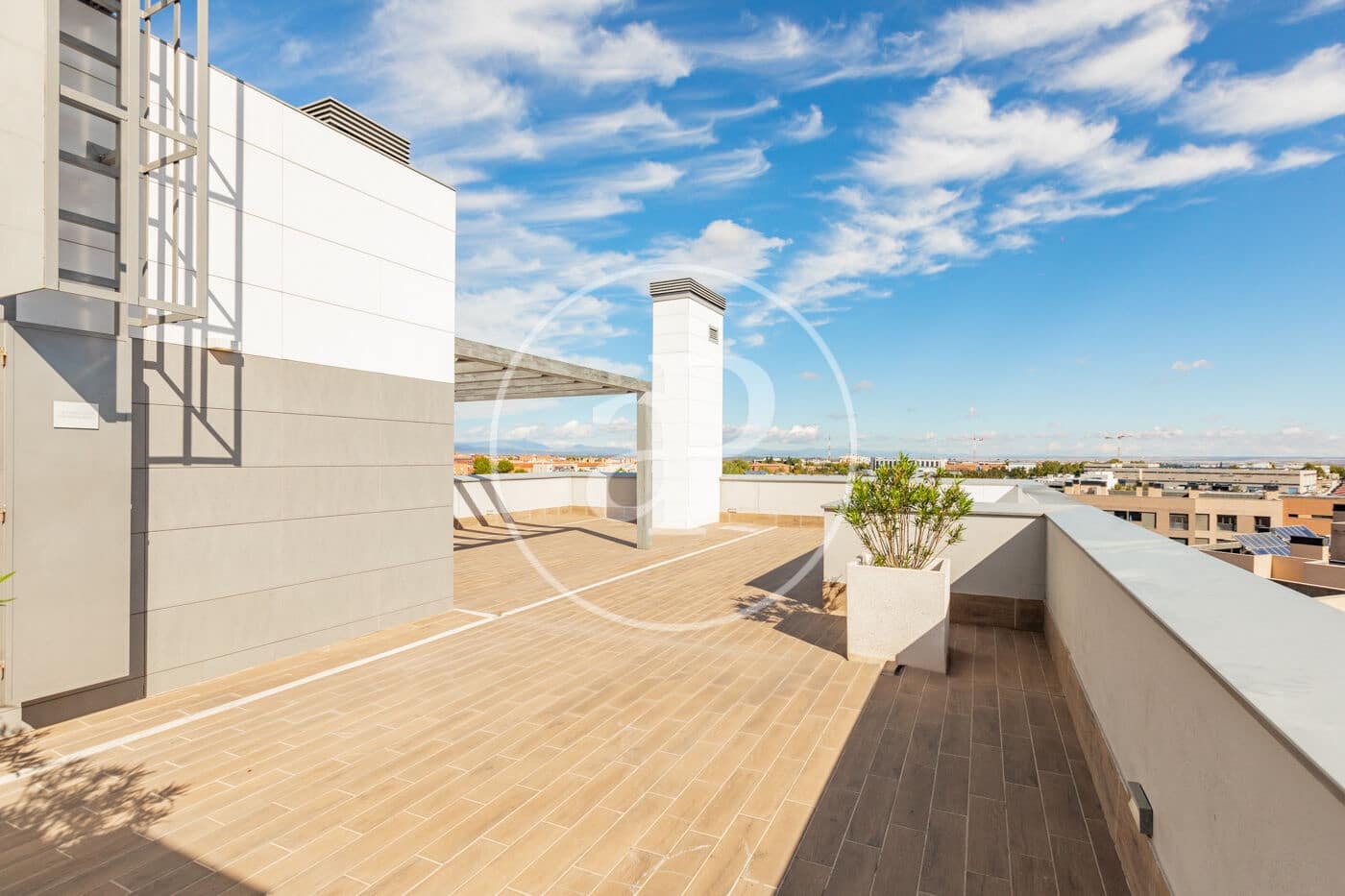 1 slaapkamer Villa te koop in San Sebastian de los Reyes met zwembad garage - € 550.000 (Ref: 10177101)