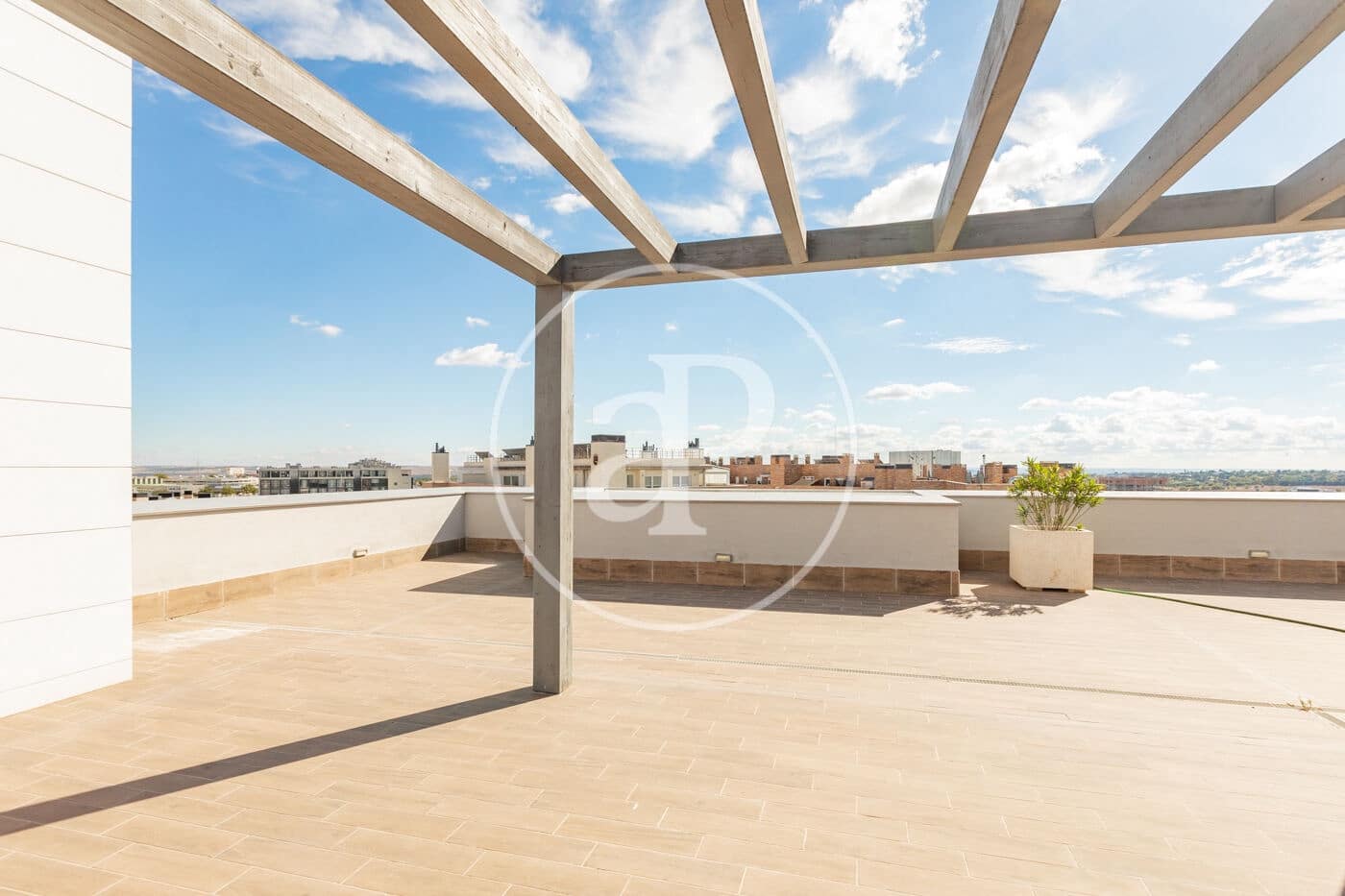 1 slaapkamer Villa te koop in San Sebastian de los Reyes met zwembad garage - € 550.000 (Ref: 10177101)