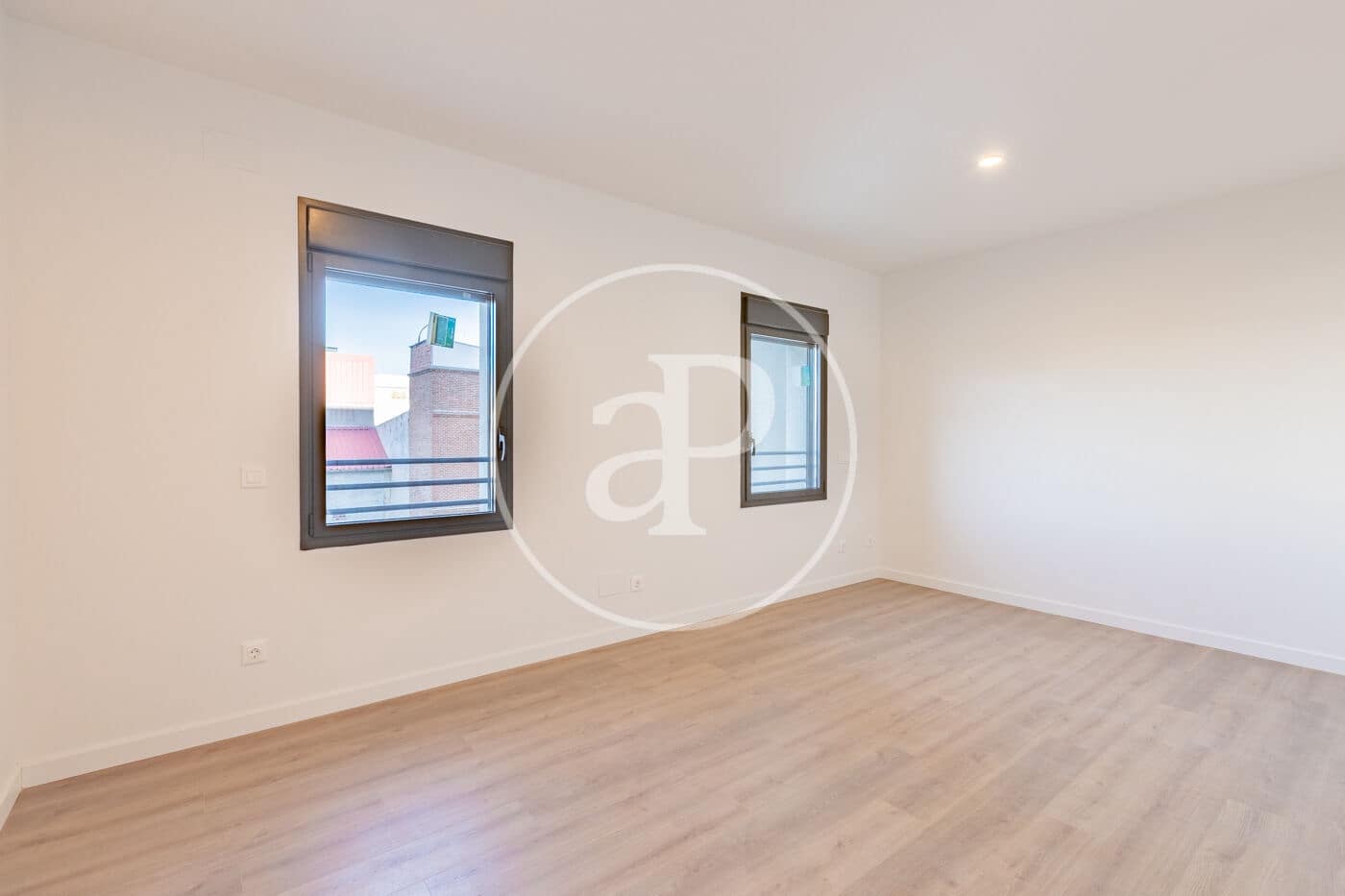 2 quarto Apartamento para arrendar em Madrid cidade com piscina - 2 400 € (Ref: 10180525)