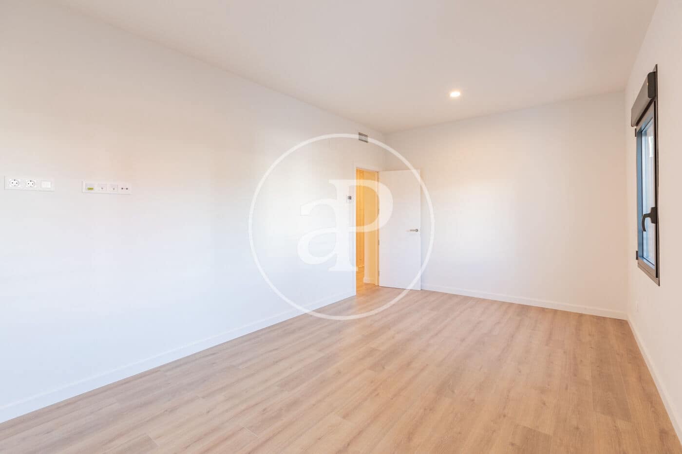 2 quarto Apartamento para arrendar em Madrid cidade com piscina - 2 400 € (Ref: 10180525)