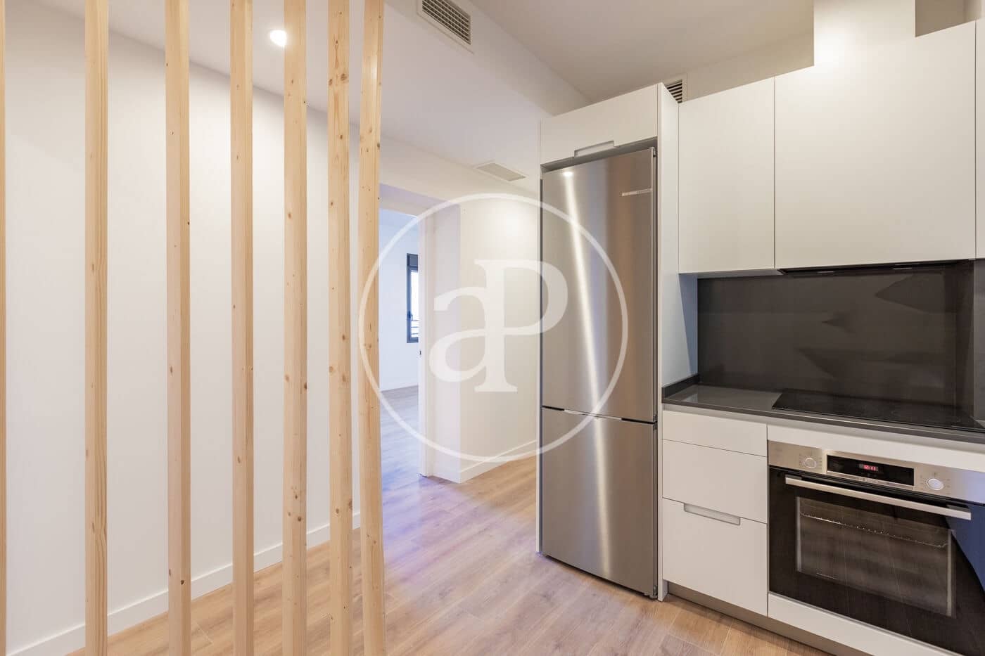 2 quarto Apartamento para arrendar em Madrid cidade com piscina - 2 400 € (Ref: 10180525)