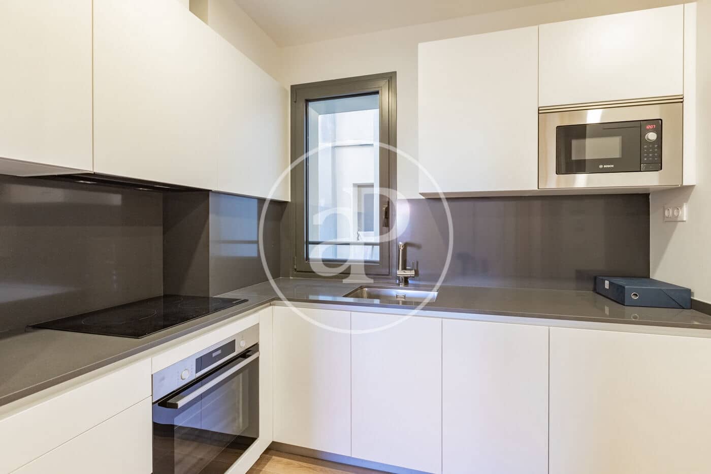 2 quarto Apartamento para arrendar em Madrid cidade com piscina - 2 400 € (Ref: 10180525)