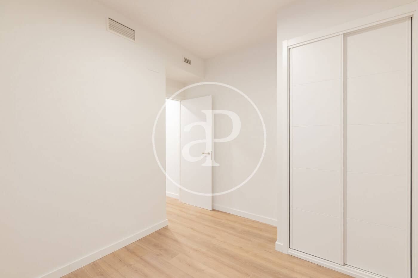 2 quarto Apartamento para arrendar em Madrid cidade com piscina - 2 400 € (Ref: 10180525)