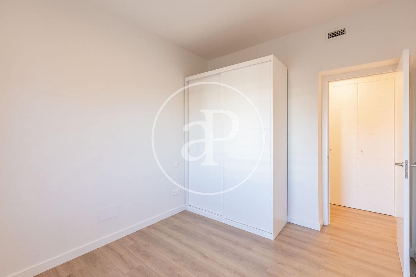 2 quarto Apartamento para arrendar em Madrid cidade com piscina - 2 400 € (Ref: 10180525)