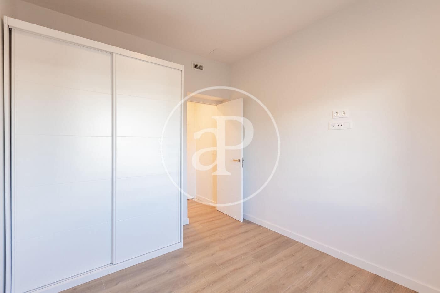 2 quarto Apartamento para arrendar em Madrid cidade com piscina - 2 400 € (Ref: 10180525)