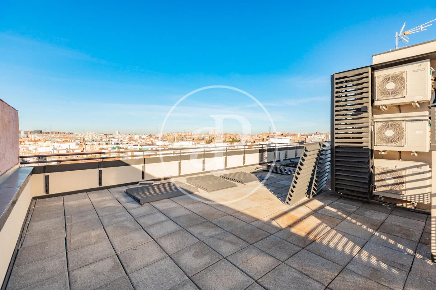 2 quarto Apartamento para arrendar em Madrid cidade com piscina - 2 400 € (Ref: 10180525)