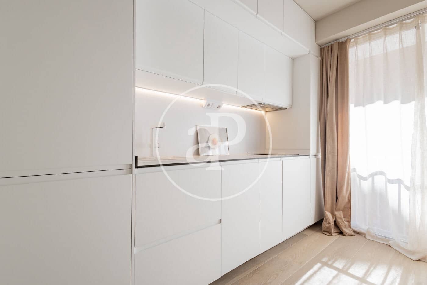 1 quarto Apartamento para arrendar em Madrid cidade - 1 450 € (Ref: 10180532)