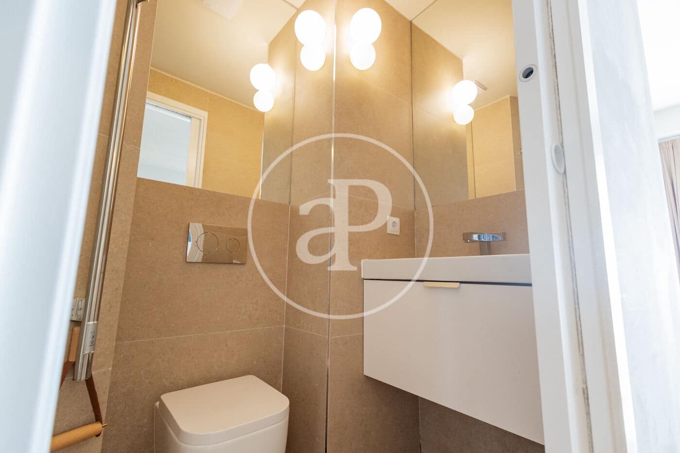1 quarto Apartamento para arrendar em Madrid cidade - 1 450 € (Ref: 10180532)