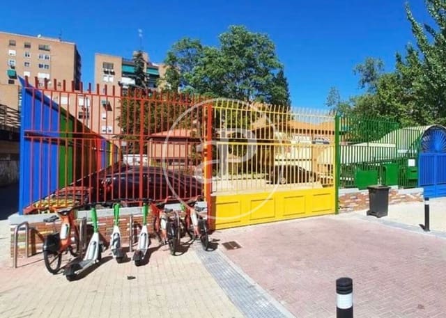 Apartamento de 3 habitaciones en Valdezarza, Madrid ciudad en venta - 325.000 € (Ref: 10180535)