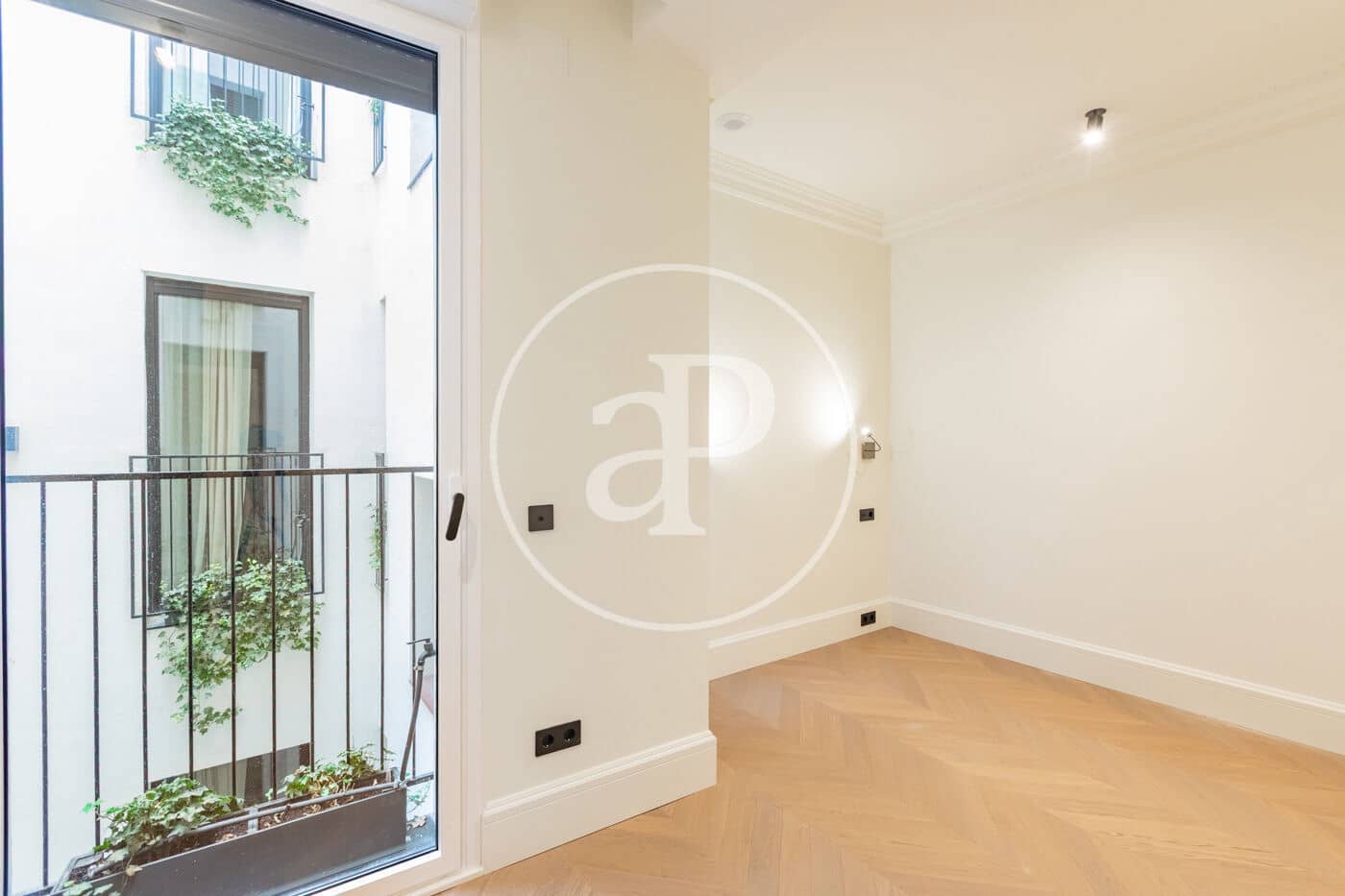 3 bedroom Apartment for rent in Madrid city - € 6,000 (Ref: 10182982)