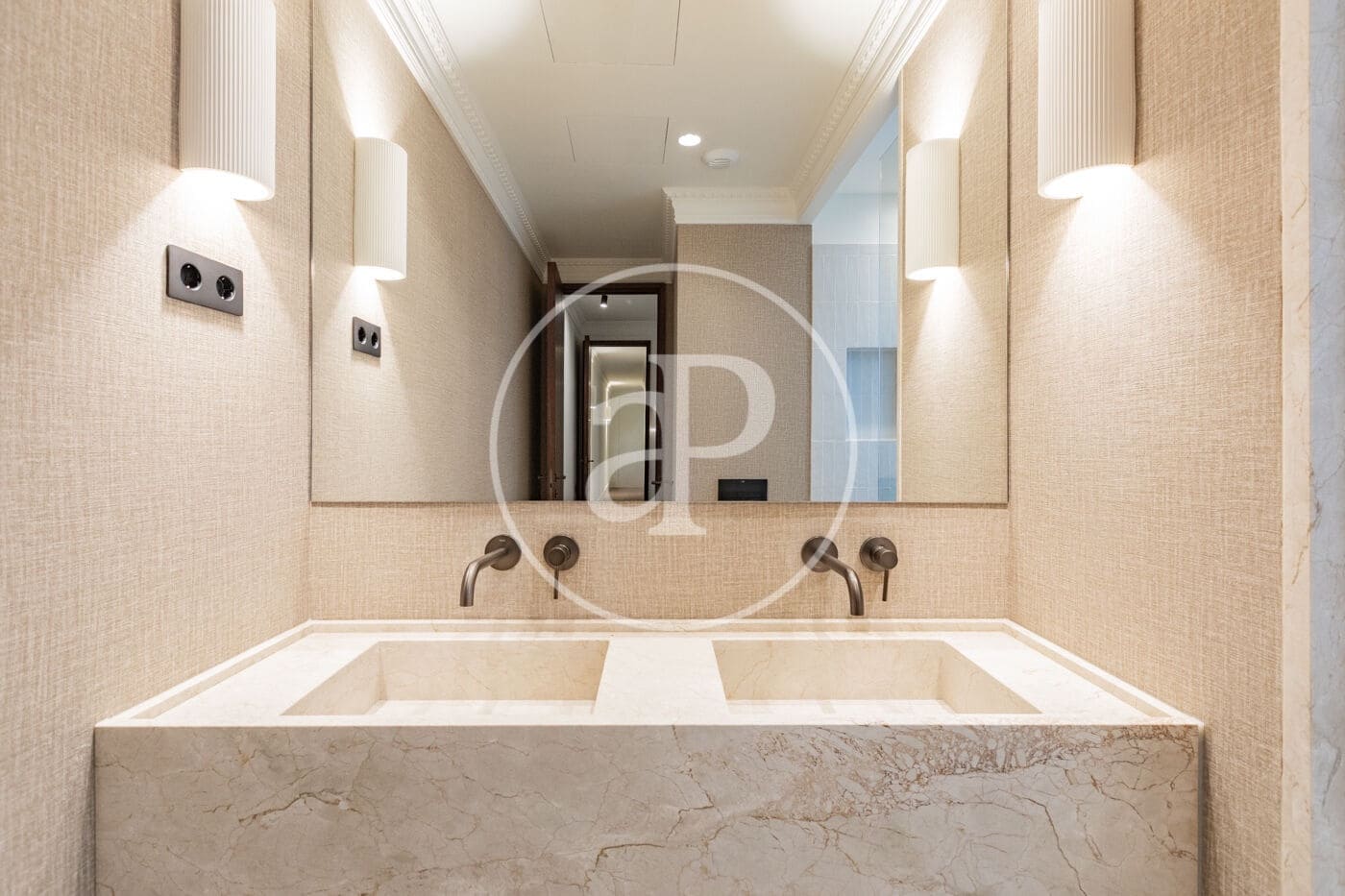3 bedroom Apartment for rent in Madrid city - € 6,000 (Ref: 10182982)