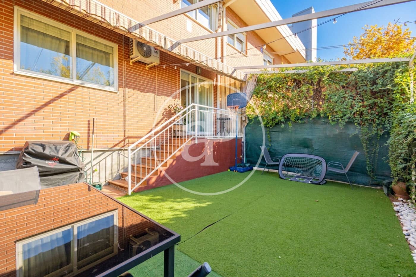 4 bedroom Villa for sale in Boadilla del Monte with pool garage - € 935,000 (Ref: 10184807)