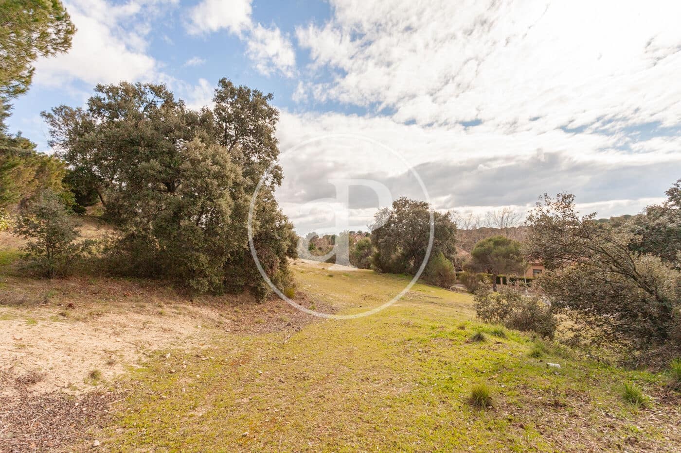 Grunde uden byggetilladelser til salg i Villaviciosa de Odon - € 675.000 (Ref: 7560706)