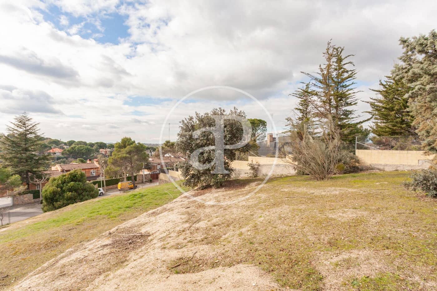 Grunde uden byggetilladelser til salg i Villaviciosa de Odon - € 675.000 (Ref: 7560706)