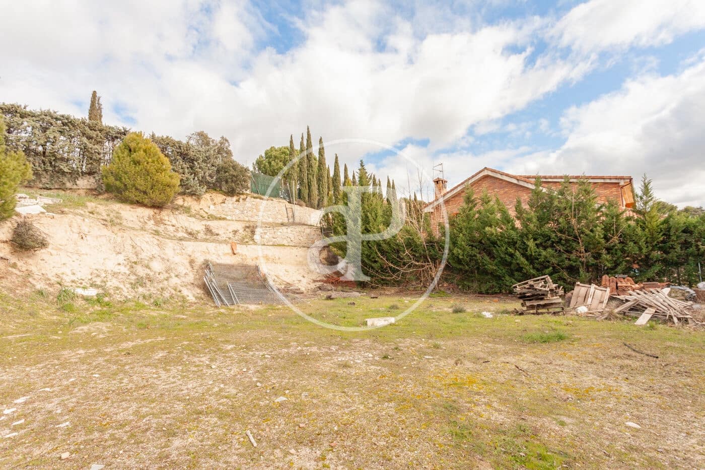 Grunde uden byggetilladelser til salg i Villaviciosa de Odon - € 675.000 (Ref: 7560706)