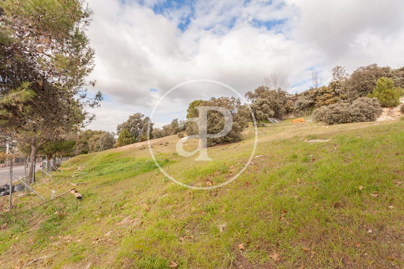 Grunde uden byggetilladelser til salg i Villaviciosa de Odon - € 675.000 (Ref: 7560706)