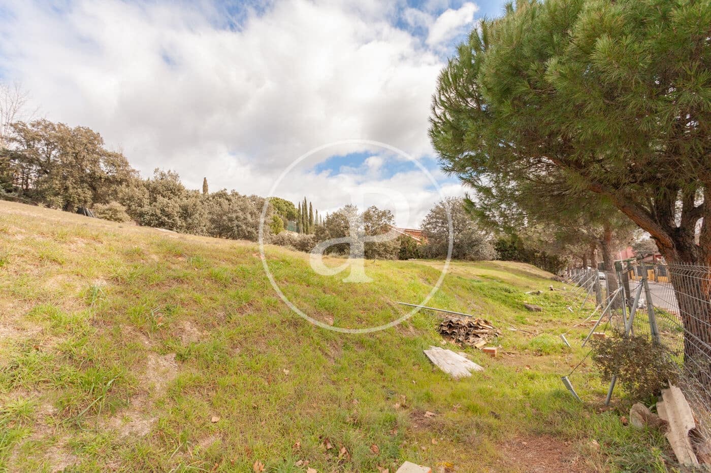 Grunde uden byggetilladelser til salg i Villaviciosa de Odon - € 675.000 (Ref: 7560706)