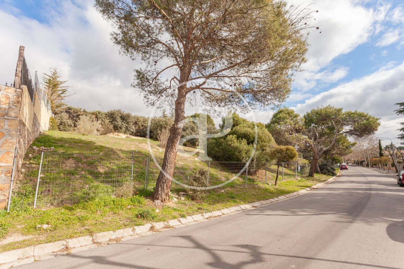 Grunde uden byggetilladelser til salg i Villaviciosa de Odon - € 675.000 (Ref: 7560706)