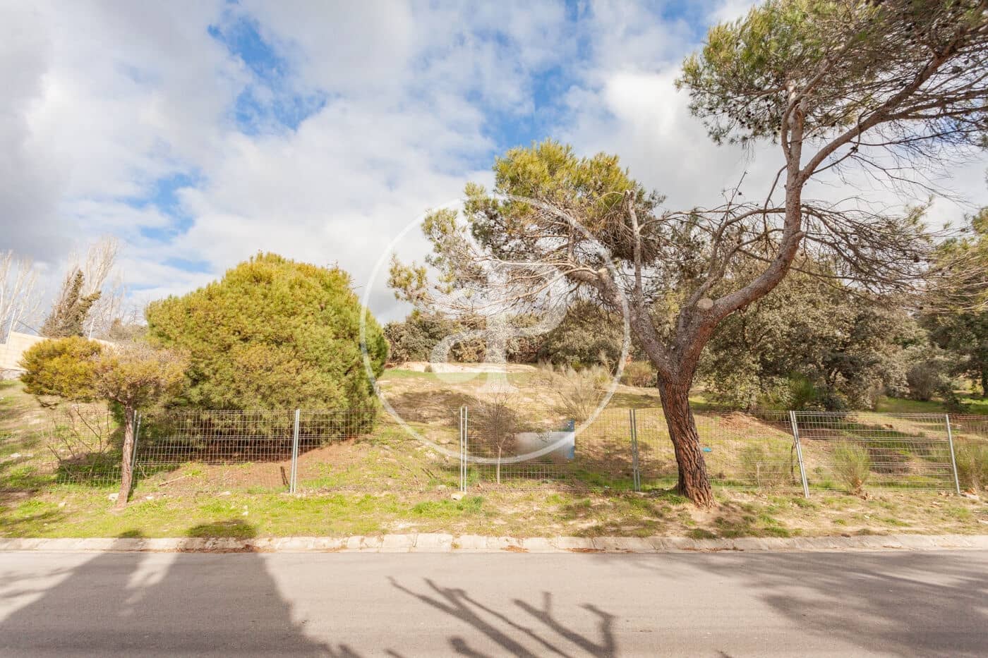 Grunde uden byggetilladelser til salg i Villaviciosa de Odon - € 675.000 (Ref: 7560706)