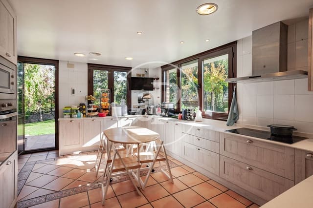 5 soveværelse Villa til salg i Pozuelo de Alarcón med swimmingpool - € 3.950.000 (Ref: 7922369)