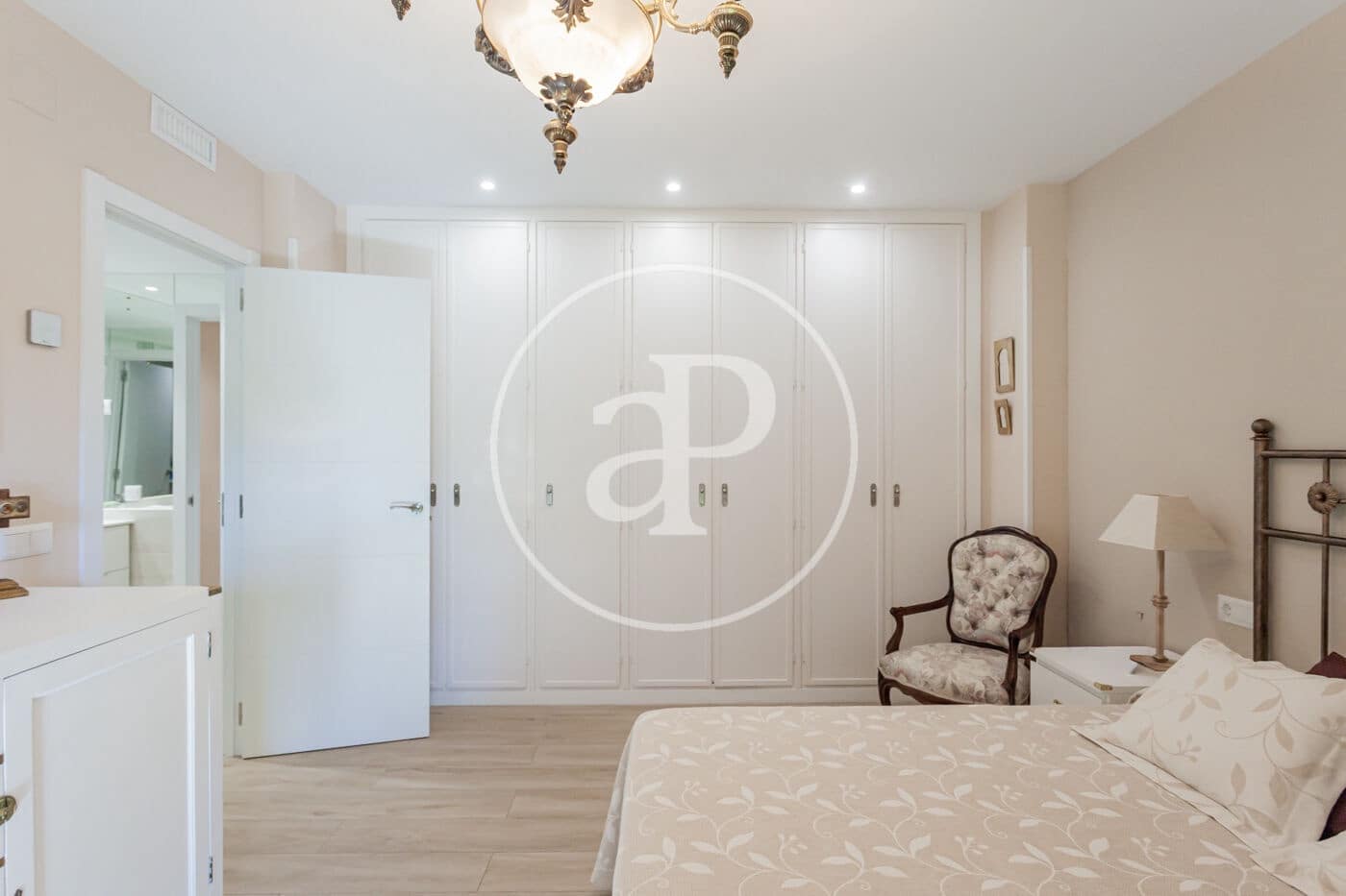 4 soveværelse Lejlighed til salg i Pozuelo de Alarcon med swimmingpool - € 990.000 (Ref: 8086566)