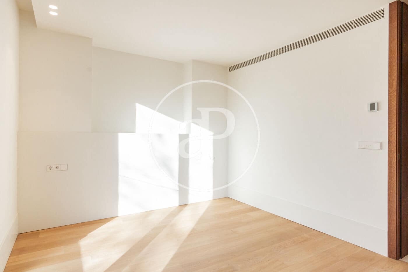 5 soverom Villa til salgs i Madrid by med svømmebasseng - € 3 600 000 (Ref: 8102907)