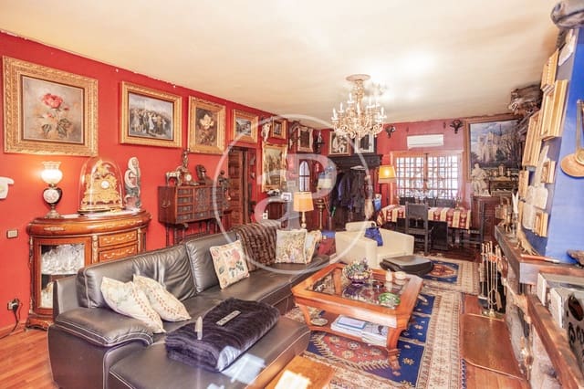 4 bedroom Villa for sale in Boadilla del Monte with pool - € 1,499,000 (Ref: 8116738)