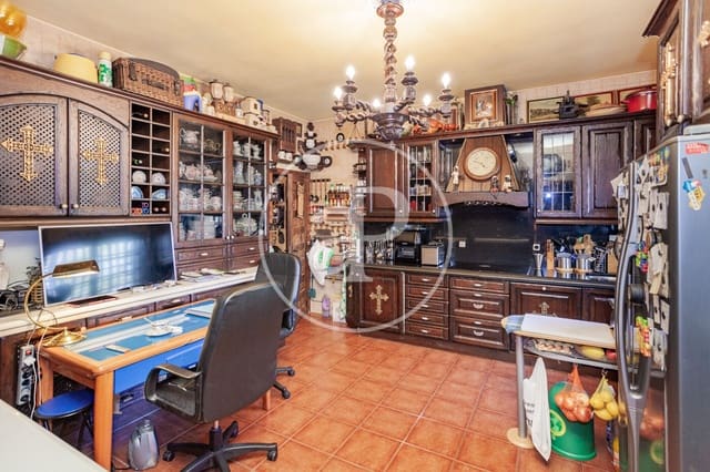 4 bedroom Villa for sale in Boadilla del Monte with pool - € 1,499,000 (Ref: 8116738)