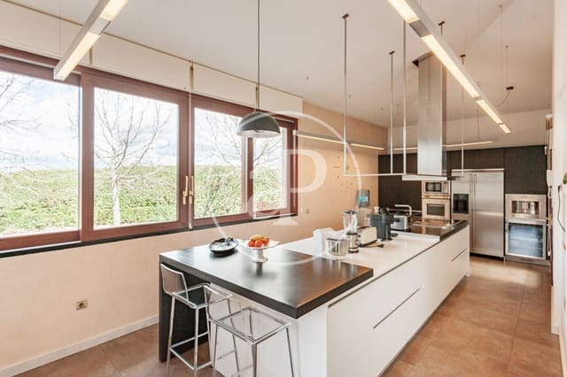 4 soveværelse Villa til salg i San Sebastián de los Reyes med swimmingpool - € 2.660.000 (Ref: 8129044)