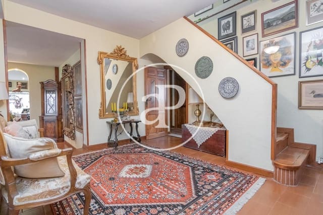 10 bedroom Villa for sale in Aravaca, Madrid city with pool - € 2,500,000 (Ref: 8151762)