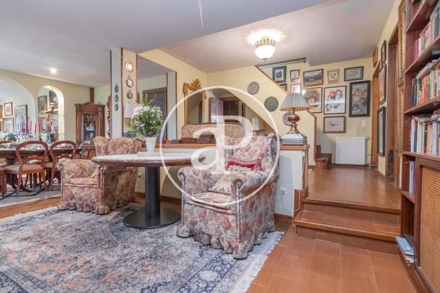 10 bedroom Villa for sale in Aravaca, Madrid city with pool - € 2,500,000 (Ref: 8151762)