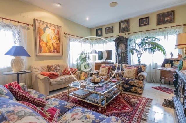 10 bedroom Villa for sale in Aravaca, Madrid city with pool - € 2,500,000 (Ref: 8151762)