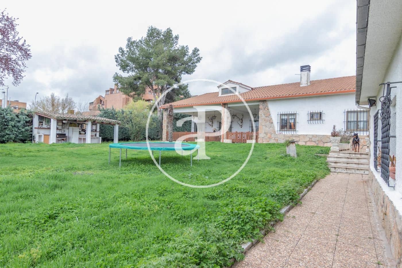10 Zimmer Villa zu verkaufen in Madrid Stadt mit Pool - 2.500.000 € (Ref: 8151762)