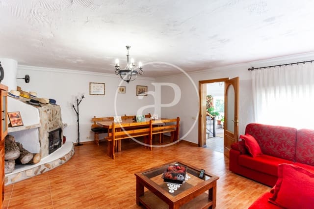 5 bedroom Villa for sale in Fuente el Saz de Jarama with pool - € 1,350,000 (Ref: 8174225)