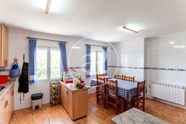 5 bedroom Villa for sale in Fuente el Saz de Jarama with pool - € 1,350,000 (Ref: 8174225)