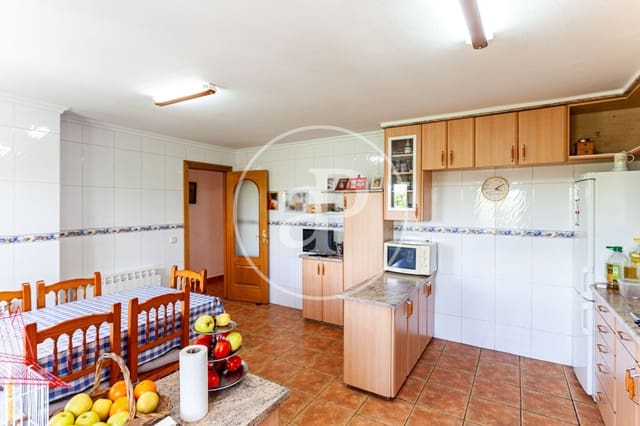 5 bedroom Villa for sale in Fuente el Saz de Jarama with pool - € 1,350,000 (Ref: 8174225)