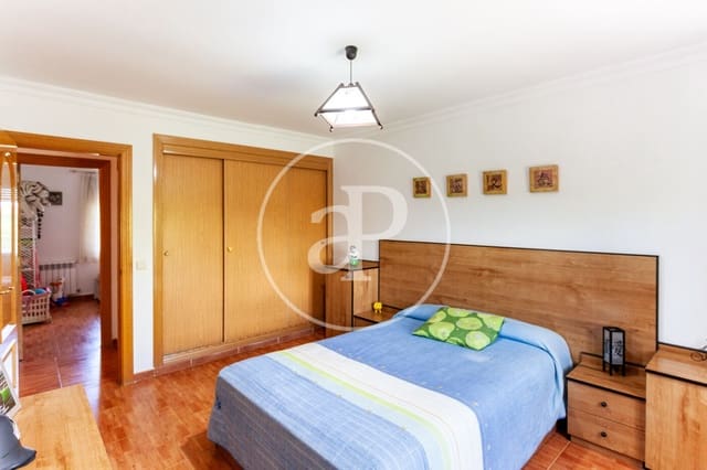 5 bedroom Villa for sale in Fuente el Saz de Jarama with pool - € 1,350,000 (Ref: 8174225)