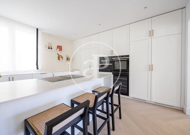 4 bedroom Apartment for sale in Recoletos, Madrid city - € 4,975,000 (Ref: 8332526)