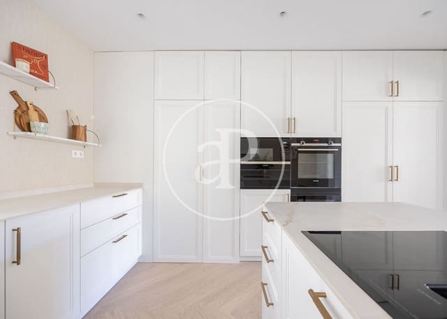 4 bedroom Apartment for sale in Recoletos, Madrid city - € 4,975,000 (Ref: 8332526)