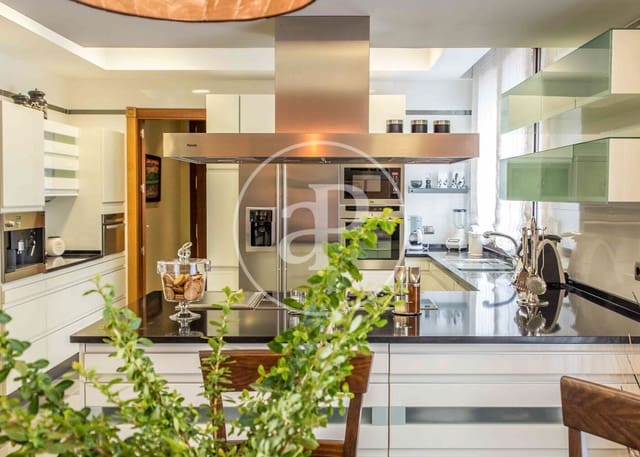 8 bedroom Villa for sale in Boadilla del Monte with pool - € 5,420,000 (Ref: 8353381)