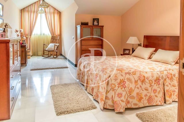 8 bedroom Villa for sale in Boadilla del Monte with pool - € 5,420,000 (Ref: 8353381)