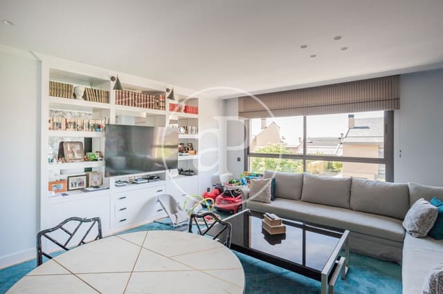 3 bedroom Penthouse for sale in La Moraleja, Alcobendas with pool - € 1,195,000 (Ref: 8370125)