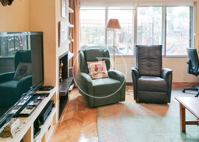 6 bedroom Villa for sale in Alameda de Osuna, Madrid city with pool - € 1,225,000 (Ref: 8562958)