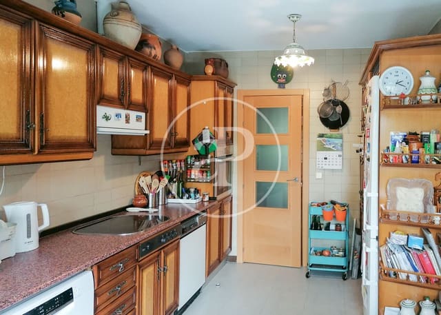 6 bedroom Villa for sale in Alameda de Osuna, Madrid city with pool - € 1,225,000 (Ref: 8562958)